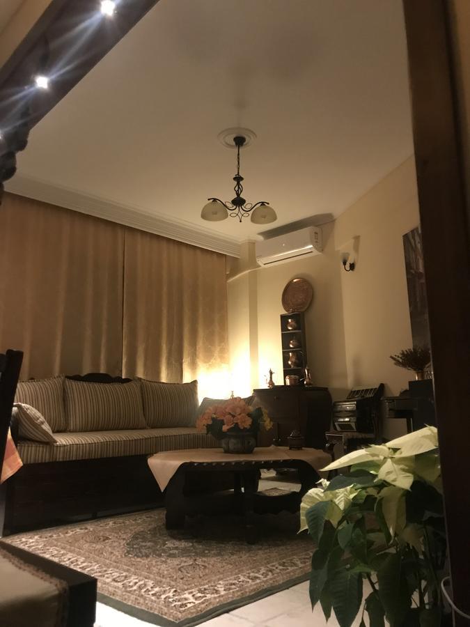 Anna's Traditional Hοme Apartment